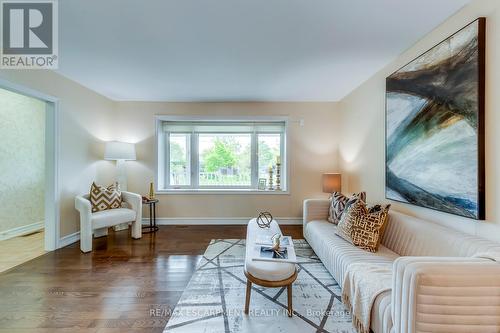 443 Pineland Avenue, Oakville, ON - Indoor Photo Showing Living Room