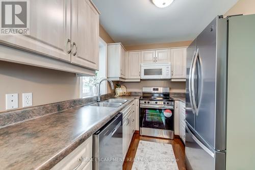 443 Pineland Avenue, Oakville, ON - Indoor Photo Showing Kitchen With Double Sink