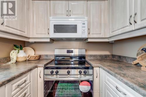 443 Pineland Avenue, Oakville, ON - Indoor Photo Showing Kitchen