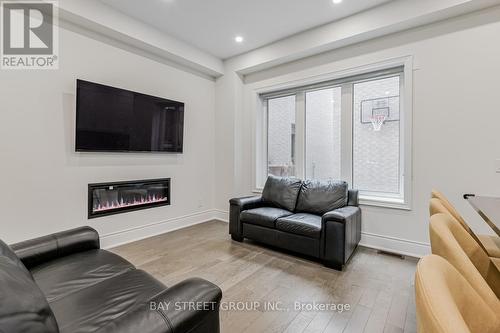 9378 Bayview Avenue, Richmond Hill, ON - Indoor Photo Showing Living Room With Fireplace