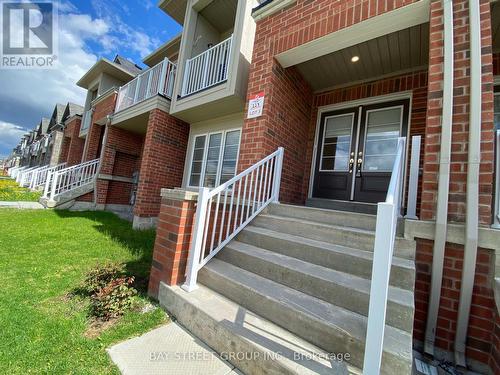 113 William F Bell Parkway, Richmond Hill, ON - Outdoor With Balcony