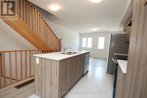 22 Wagon Lane, Barrie, ON - Indoor Photo Showing Kitchen With Double Sink
