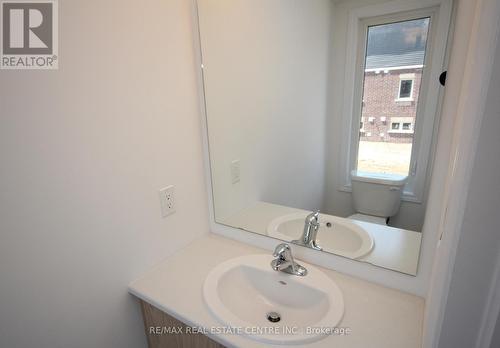 22 Wagon Lane, Barrie, ON - Indoor Photo Showing Bathroom