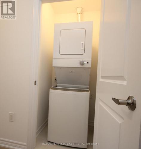 22 Wagon Lane, Barrie, ON - Indoor Photo Showing Laundry Room