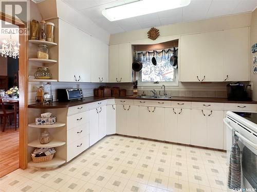 115 Osidge Street, Lipton, SK - Indoor Photo Showing Kitchen With Double Sink