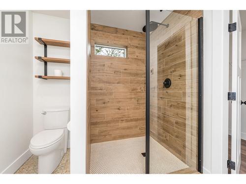 8275 Old Kamloops Road, Vernon, BC - Indoor Photo Showing Bathroom