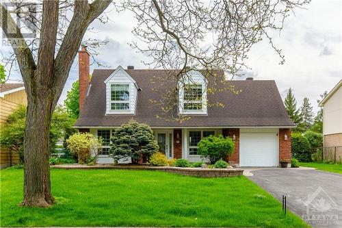 The house sits on a beautifully landscaped lot of a tranquil crescent - 2130 Fillmore Crescent, Ottawa, ON - Outdoor