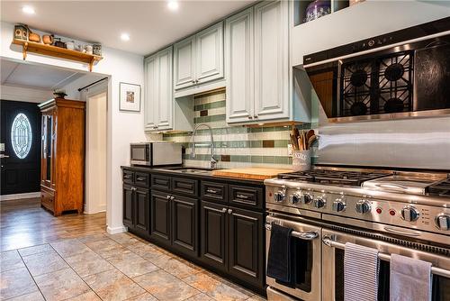 21 Sunning Hill Avenue, Hamilton, ON - Indoor Photo Showing Kitchen