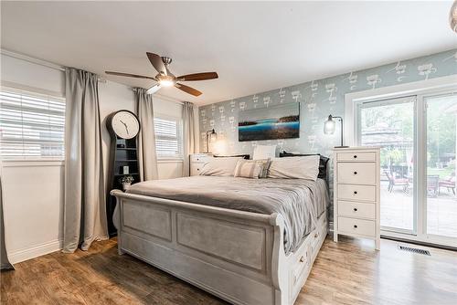21 Sunning Hill Avenue, Hamilton, ON - Indoor Photo Showing Bedroom