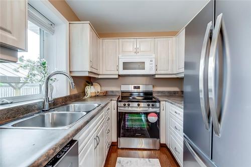 443 Pineland Avenue, Oakville, ON - Indoor Photo Showing Kitchen With Double Sink