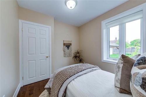 443 Pineland Avenue, Oakville, ON - Indoor Photo Showing Bedroom