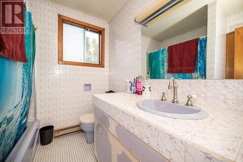 33698 Highway 17 Highway, Deep River, ON - Indoor Photo Showing Bathroom