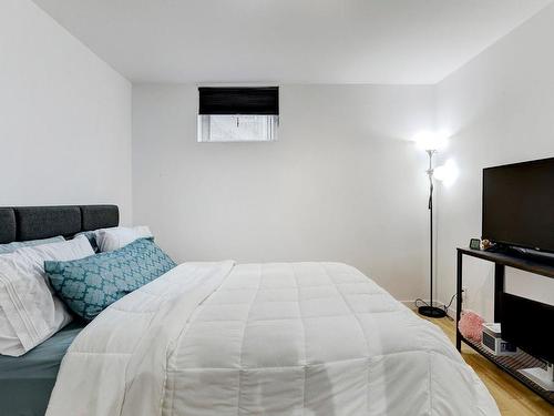 Master bedroom - 105-4476 Av. Papineau, Montréal (Le Plateau-Mont-Royal), QC - Indoor Photo Showing Bedroom