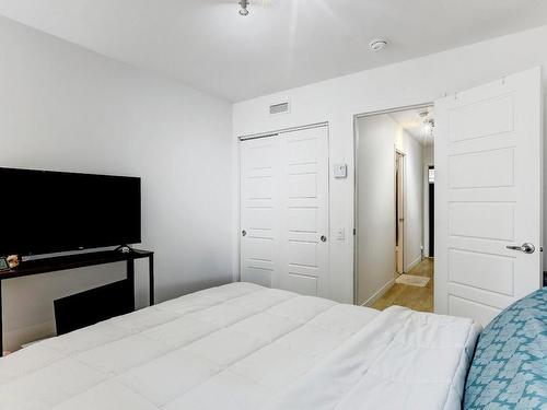 Master bedroom - 105-4476 Av. Papineau, Montréal (Le Plateau-Mont-Royal), QC - Indoor Photo Showing Bedroom