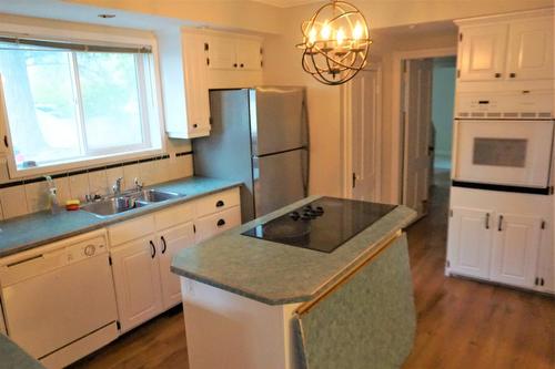 4950 Burns Avenue, Canal Flats, BC - Indoor Photo Showing Kitchen With Double Sink