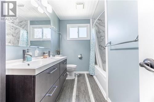 30 Roy Street, Petawawa, ON - Indoor Photo Showing Bathroom