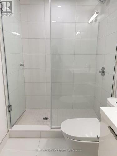 914 - 121 St Patrick Street, Toronto, ON - Indoor Photo Showing Bathroom