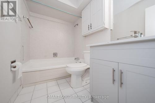 118 - 165 Cherokee Boulevard, Toronto, ON - Indoor Photo Showing Bathroom