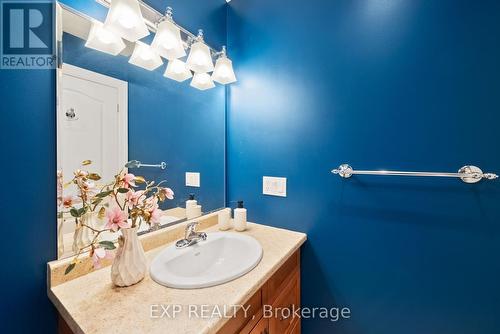 4 - 35 Green Arbour Way, Kawartha Lakes, ON - Indoor Photo Showing Bathroom
