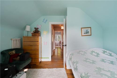 102 First Street N, Stoney Creek, ON - Indoor Photo Showing Bedroom