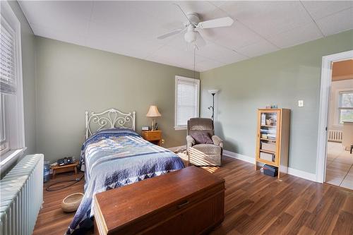 102 First Street N, Stoney Creek, ON - Indoor Photo Showing Bedroom
