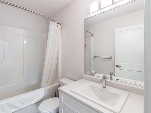909 Boardwalk Ave, Nanaimo, BC - Indoor Photo Showing Bathroom