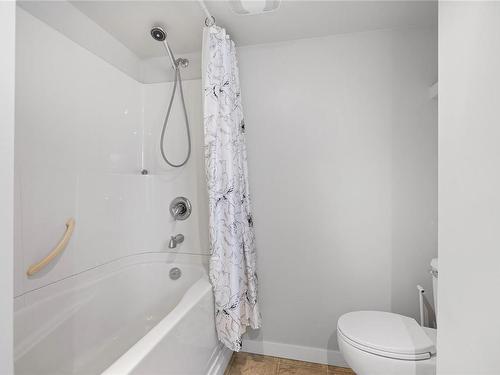 710 Waddington Rd, Nanaimo, BC - Indoor Photo Showing Bathroom