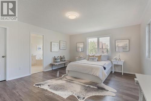 111 Brightsview Drive, Richmond Hill, ON - Indoor Photo Showing Bedroom