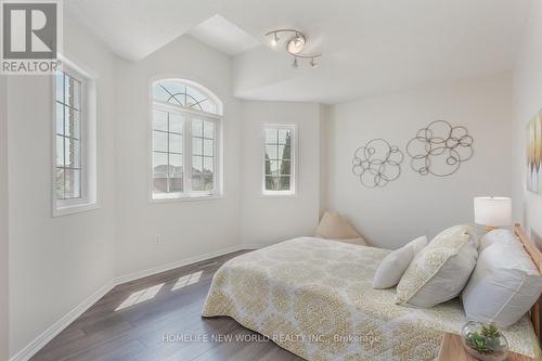 111 Brightsview Drive, Richmond Hill, ON - Indoor Photo Showing Bedroom