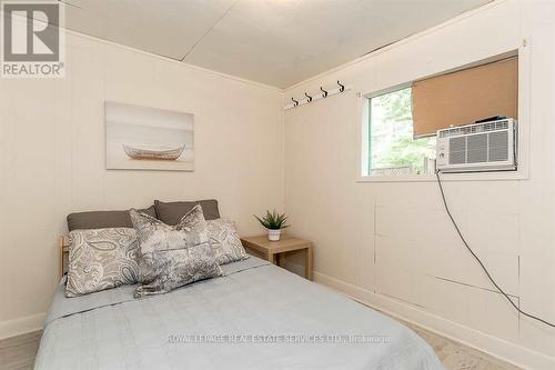 113 37Th Street N, Wasaga Beach, ON - Indoor Photo Showing Bedroom