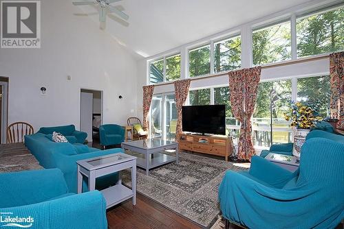 285 Huron Trail, Port Severn, ON - Indoor Photo Showing Living Room