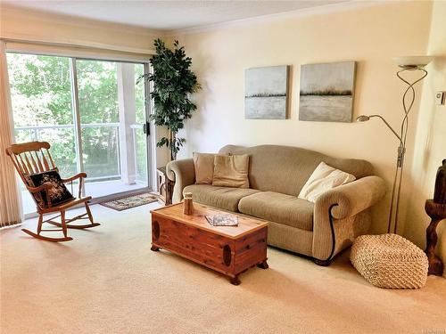 203B-3000 Oak St, Chemainus, BC - Indoor Photo Showing Living Room