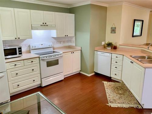 203B-3000 Oak St, Chemainus, BC - Indoor Photo Showing Kitchen With Double Sink