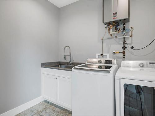 953 Holm Rd, Campbell River, BC - Indoor Photo Showing Laundry Room
