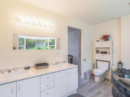 2340 Higginson Rd, Nanoose Bay, BC - Indoor Photo Showing Bathroom