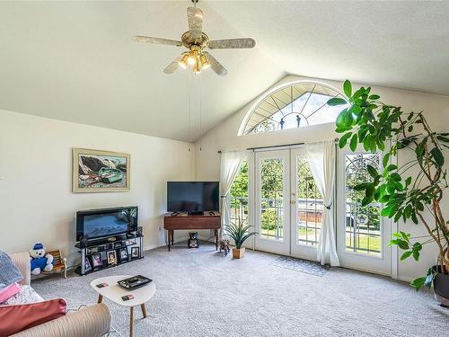 2340 Higginson Rd, Nanoose Bay, BC - Indoor Photo Showing Living Room