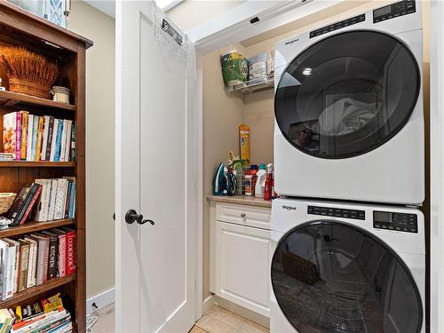14-500 Corfield St South, Parksville, BC - Indoor Photo Showing Laundry Room