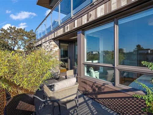 308-1018 Pentrelew Pl, Victoria, BC - Outdoor With Balcony With Exterior