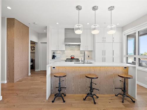 308-1018 Pentrelew Pl, Victoria, BC - Indoor Photo Showing Kitchen With Upgraded Kitchen