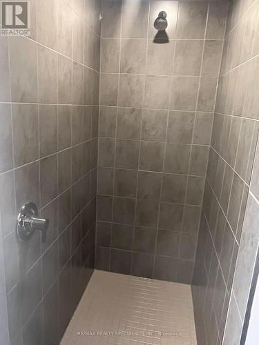 122 Oat Lane, Kitchener, ON - Indoor Photo Showing Bathroom