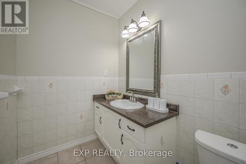 52 Hillgarden Drive, Hamilton, ON - Indoor Photo Showing Bathroom