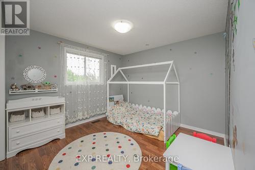52 Hillgarden Drive, Hamilton, ON - Indoor Photo Showing Bedroom