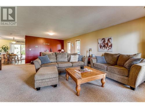 4851 Lansdowne Road, Armstrong, BC - Indoor Photo Showing Living Room