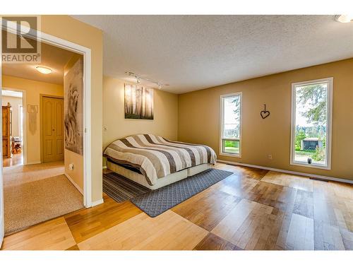 4851 Lansdowne Road, Armstrong, BC - Indoor Photo Showing Bedroom