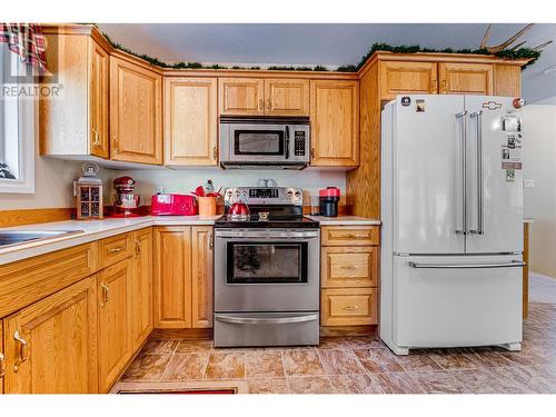 4851 Lansdowne Road, Armstrong, BC - Indoor Photo Showing Kitchen