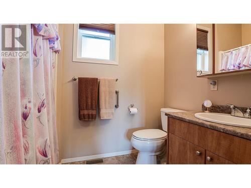 7937 Old Kamloops Road, Vernon, BC - Indoor Photo Showing Bathroom