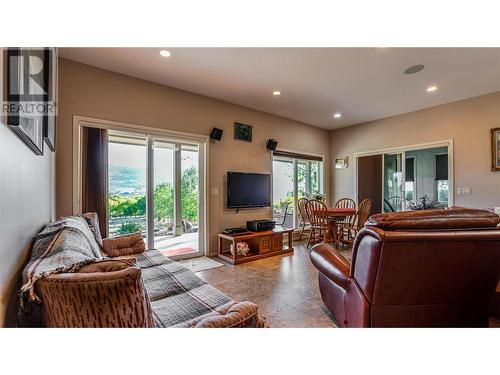 7937 Old Kamloops Road, Vernon, BC - Indoor Photo Showing Living Room