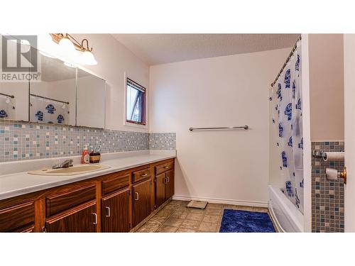 7937 Old Kamloops Road, Vernon, BC - Indoor Photo Showing Bathroom