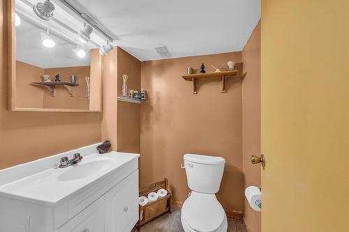 224 West 18Th Street, Hamilton, ON - Indoor Photo Showing Bathroom