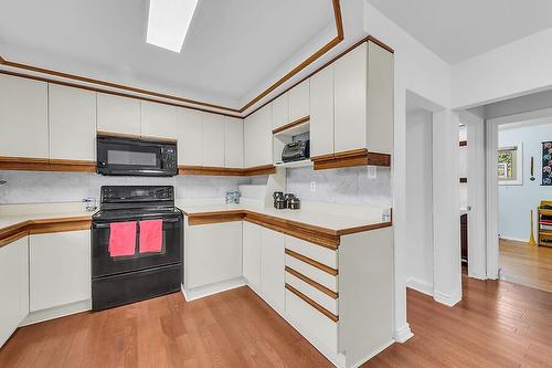 224 West 18Th Street, Hamilton, ON - Indoor Photo Showing Kitchen